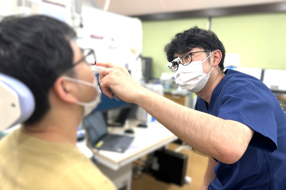 耳鼻科診察中